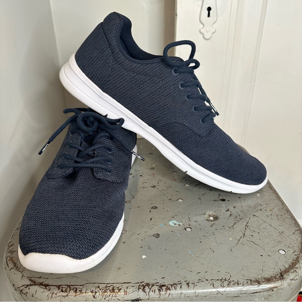 CUATER TRAVIS MATHEW MEN’S THE DAILY KNIT MESH | SIZE: 13 | HEATHER BLUE | EUC